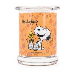 Bougie Peanuts Be Happy, notes de pamplemousse, lime et clémentine, vanille et orange, pour une ambiance positive et relaxante.