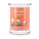 Bougie Peanuts Best Sister on Earth aux notes d’ozone de pomme, orange musquée et jasmin, pour une ambiance douce et relaxante.