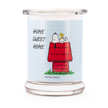 Bougie Peanuts Home Sweet Home aux notes d’ozone de pomme, orange musquée et jasmin, pour une ambiance cocooning et relaxante.